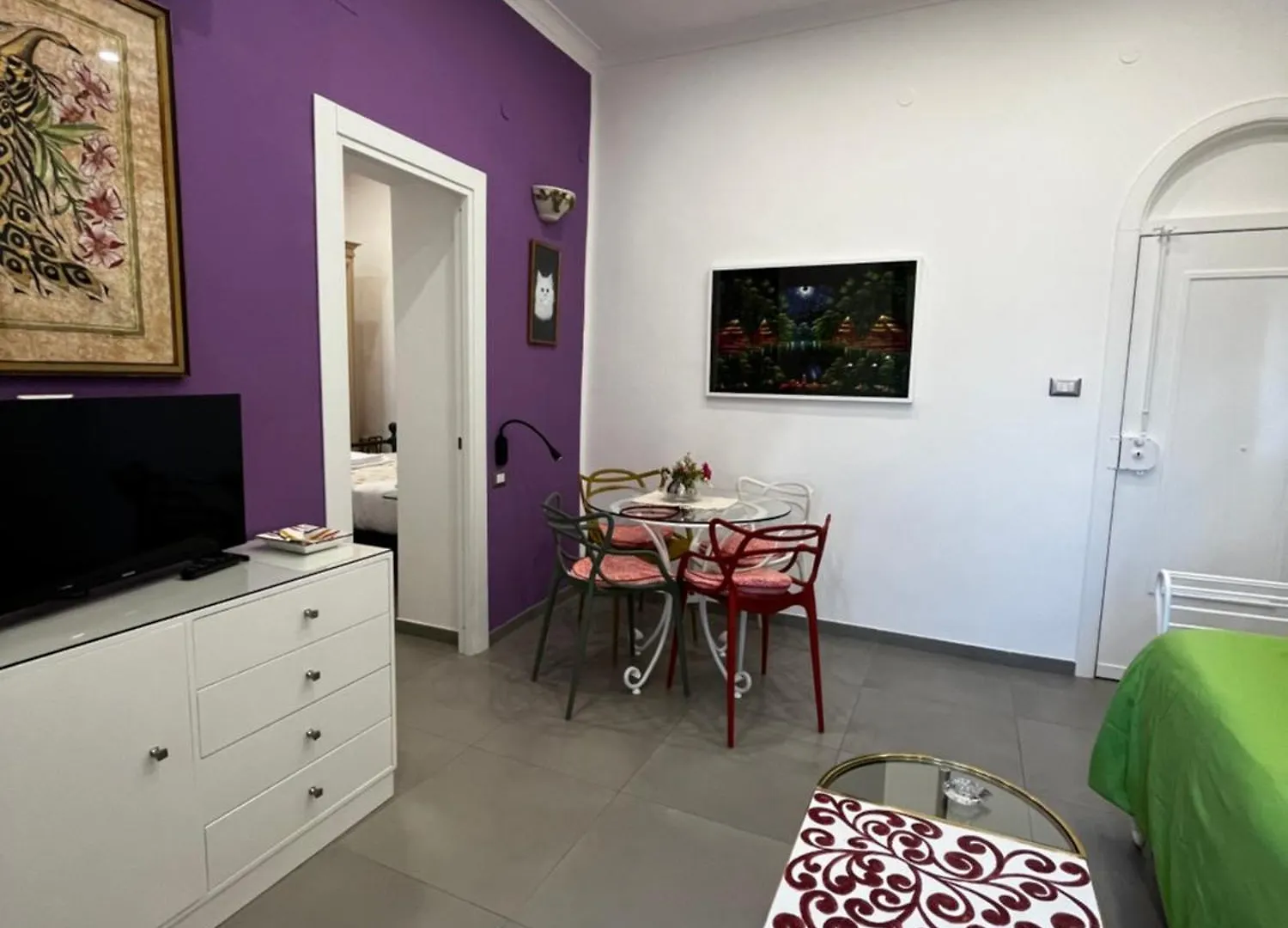 Appartamento In pieno centro storico - la casa di Anna Napoli 0*,  Italia