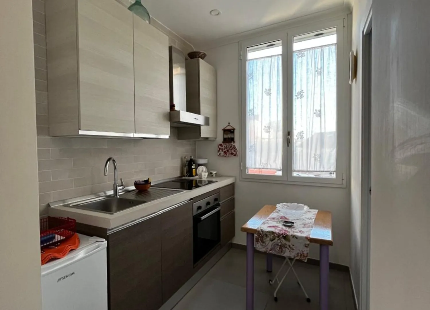Appartamento In pieno centro storico - la casa di Anna Napoli 0*,  Italia